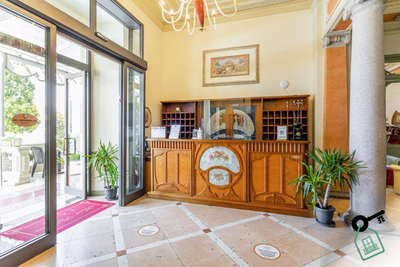 Hotel Rooms Lago Maggiore Вербанія Екстер'єр фото